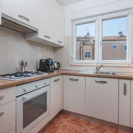 Apartment Melarnian Near The Beach In Umag Buitenkant foto