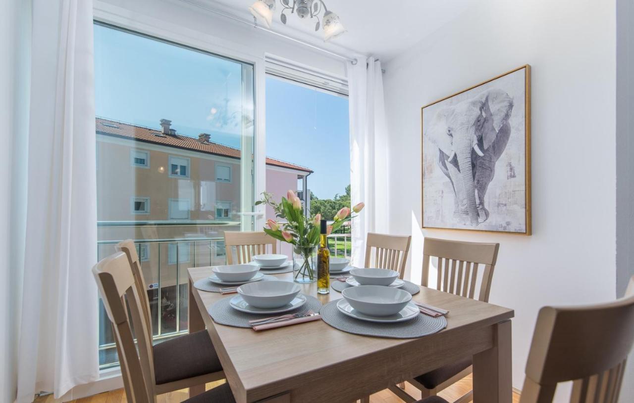 Apartment Melarnian Near The Beach In Umag Buitenkant foto